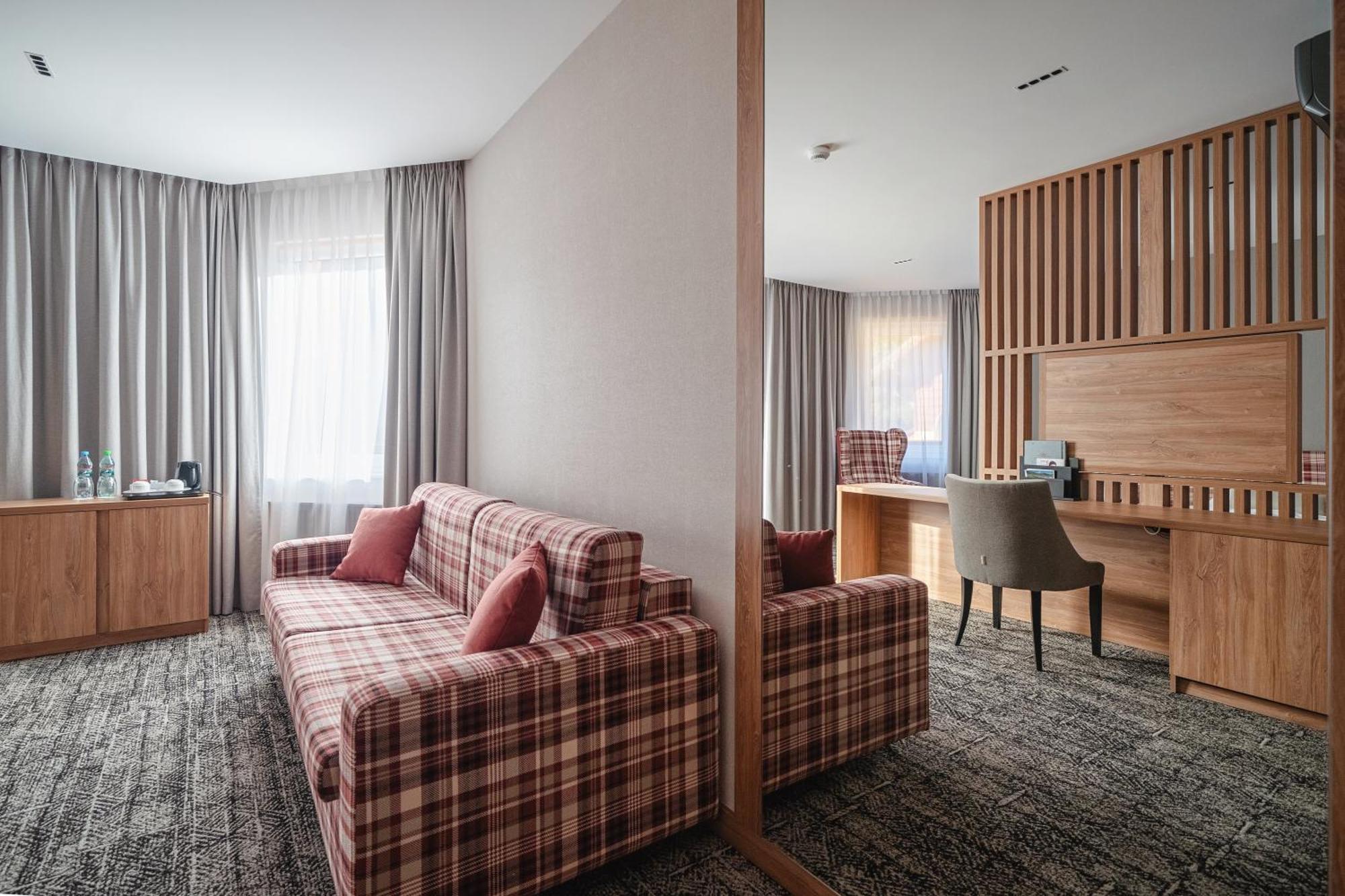 שצ'צ'ירק Hotel Meta Resort & Vine Spa מראה חיצוני תמונה